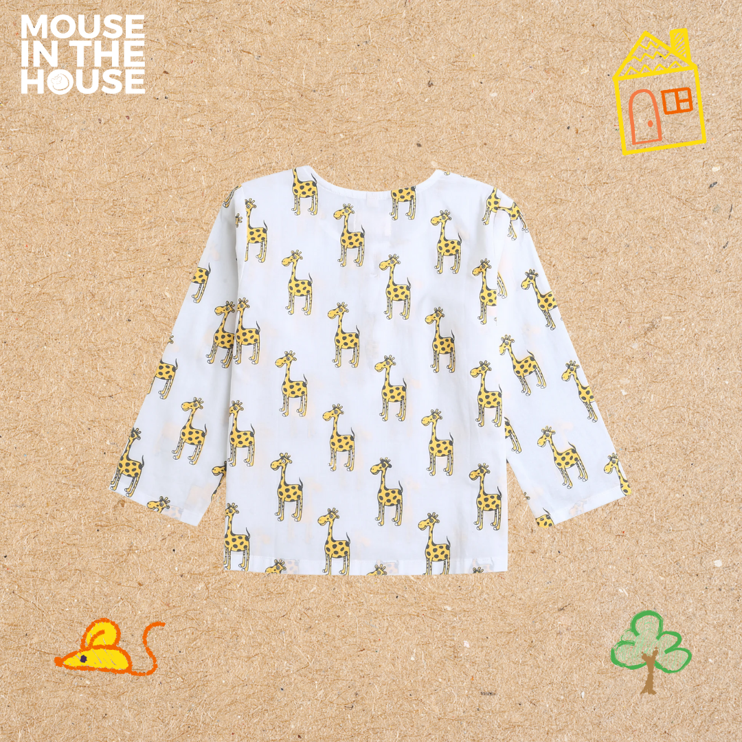 The Curious Giraffe - Unisex Nightdress