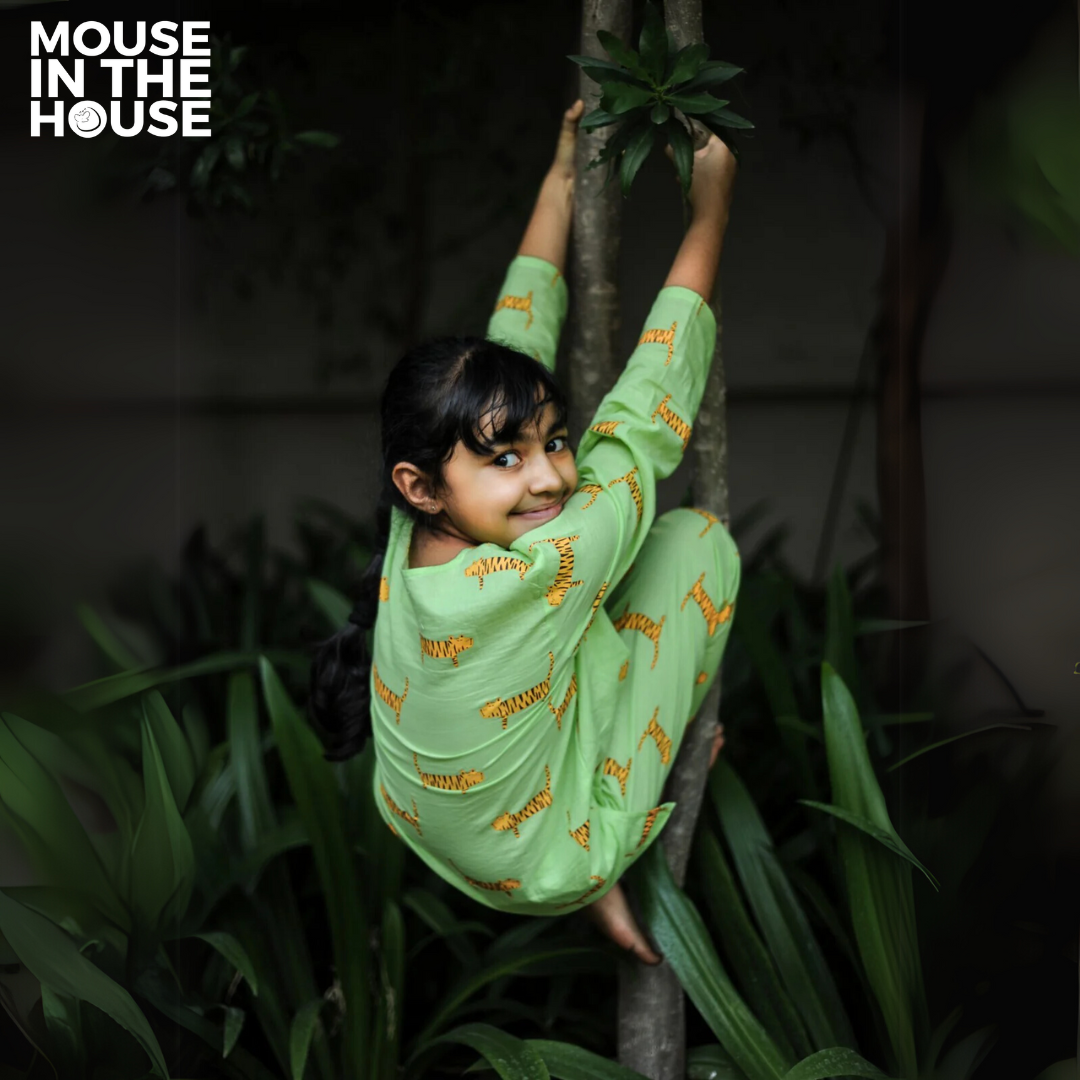 Augustus Tiger (Green)- Unisex Nightdress