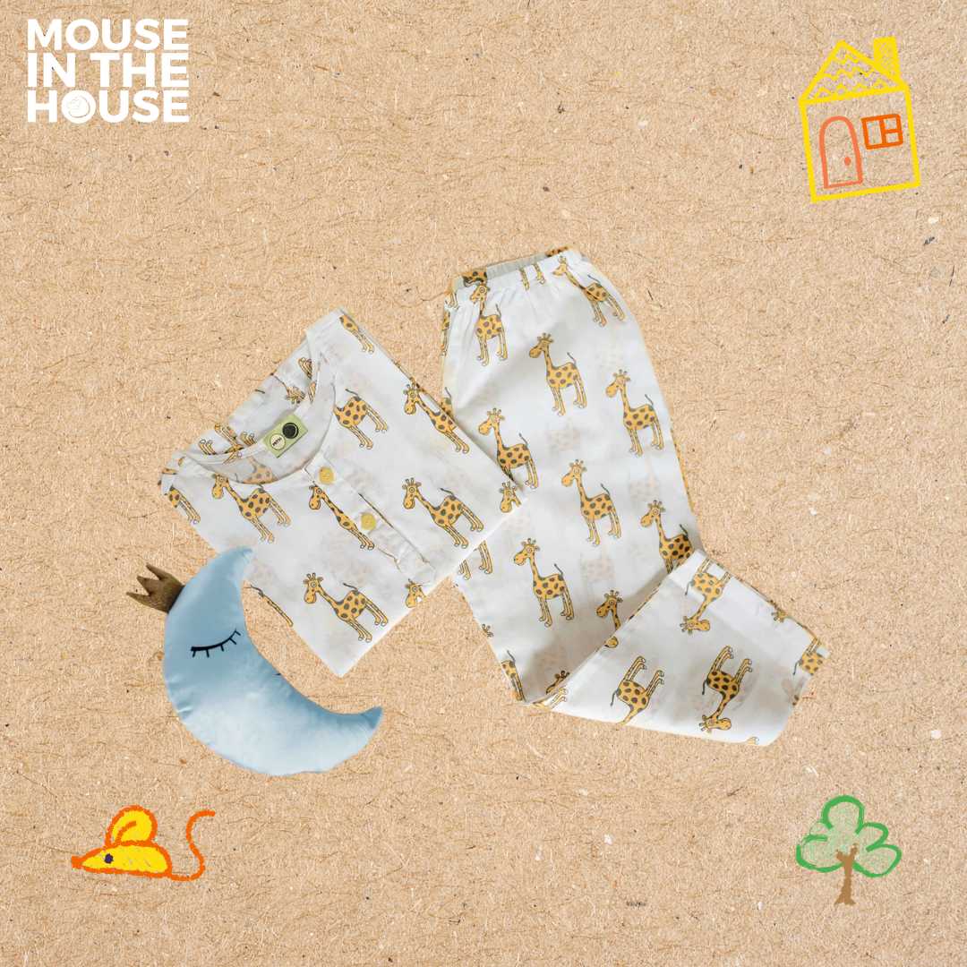 The Curious Giraffe - Unisex Nightdress