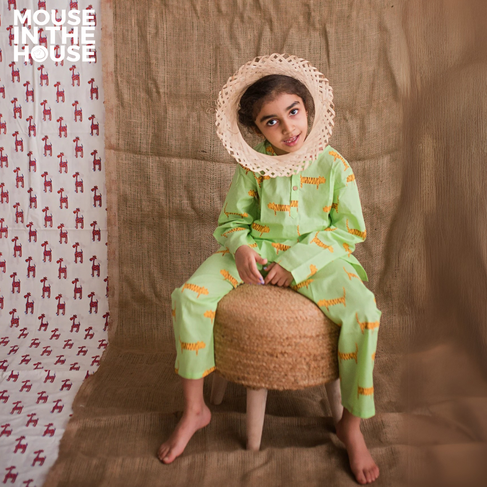 Augustus Tiger (Green)- Unisex Nightdress image 1